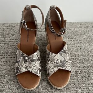 Treasure and Bond Wedge Platform sz 8